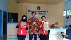 Penyerahan Kartu Perdana secara simbolis oleh Pihak Telkomsel ke Kepala TAS Bapak Noto